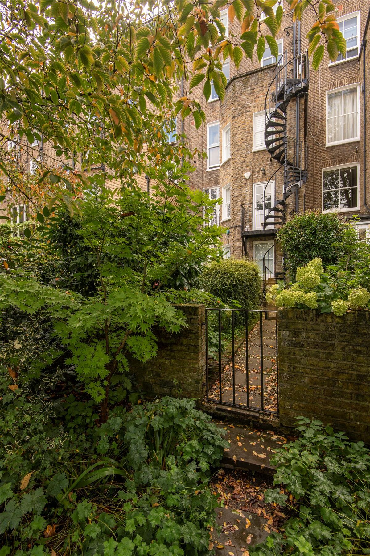 flat for sale in Arundel Gardens, Notting Hill, London, W11