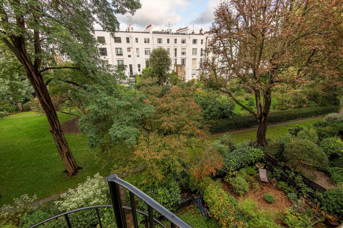 flat for sale in Arundel Gardens, Notting Hill, London, W11
