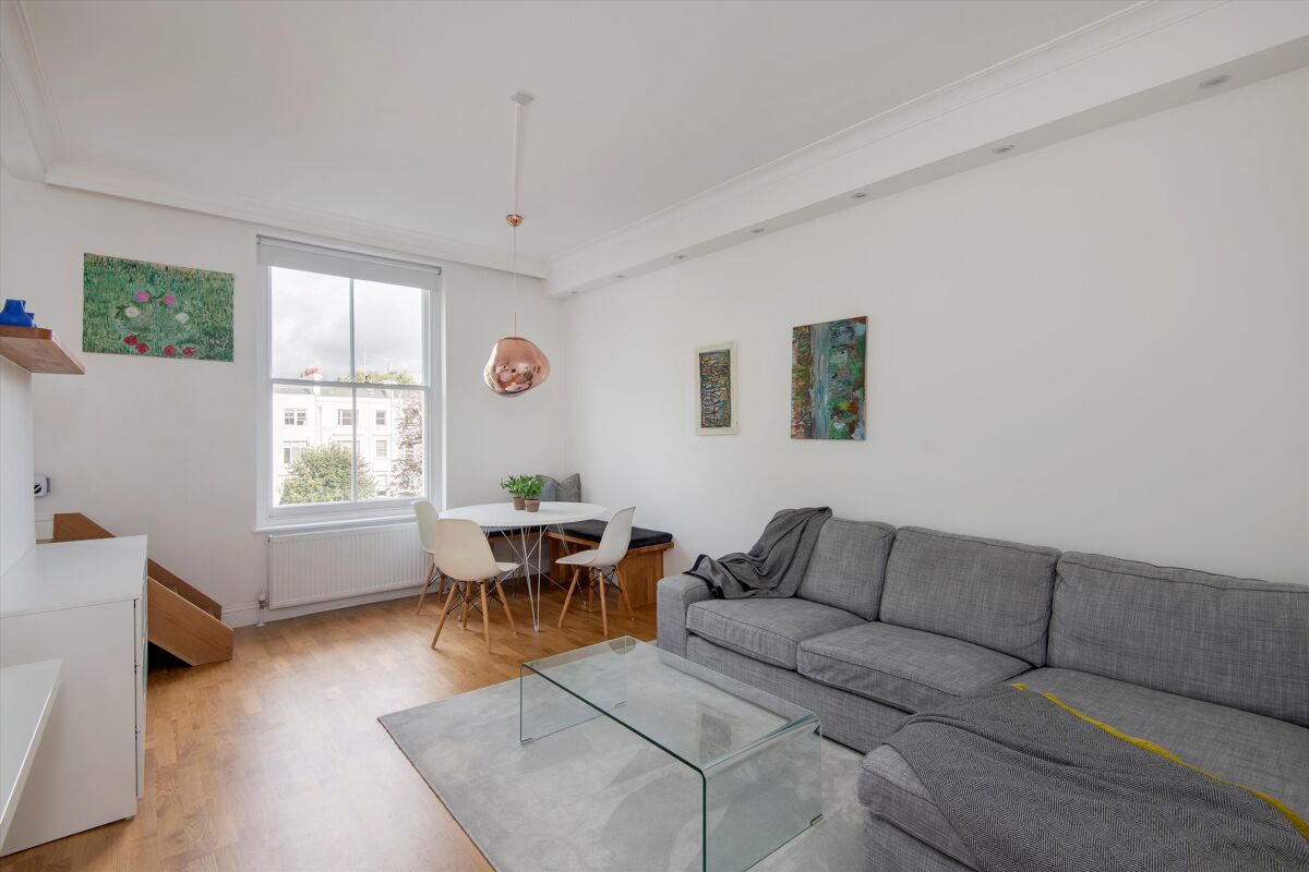 flat for sale in Arundel Gardens, Notting Hill, London, W11