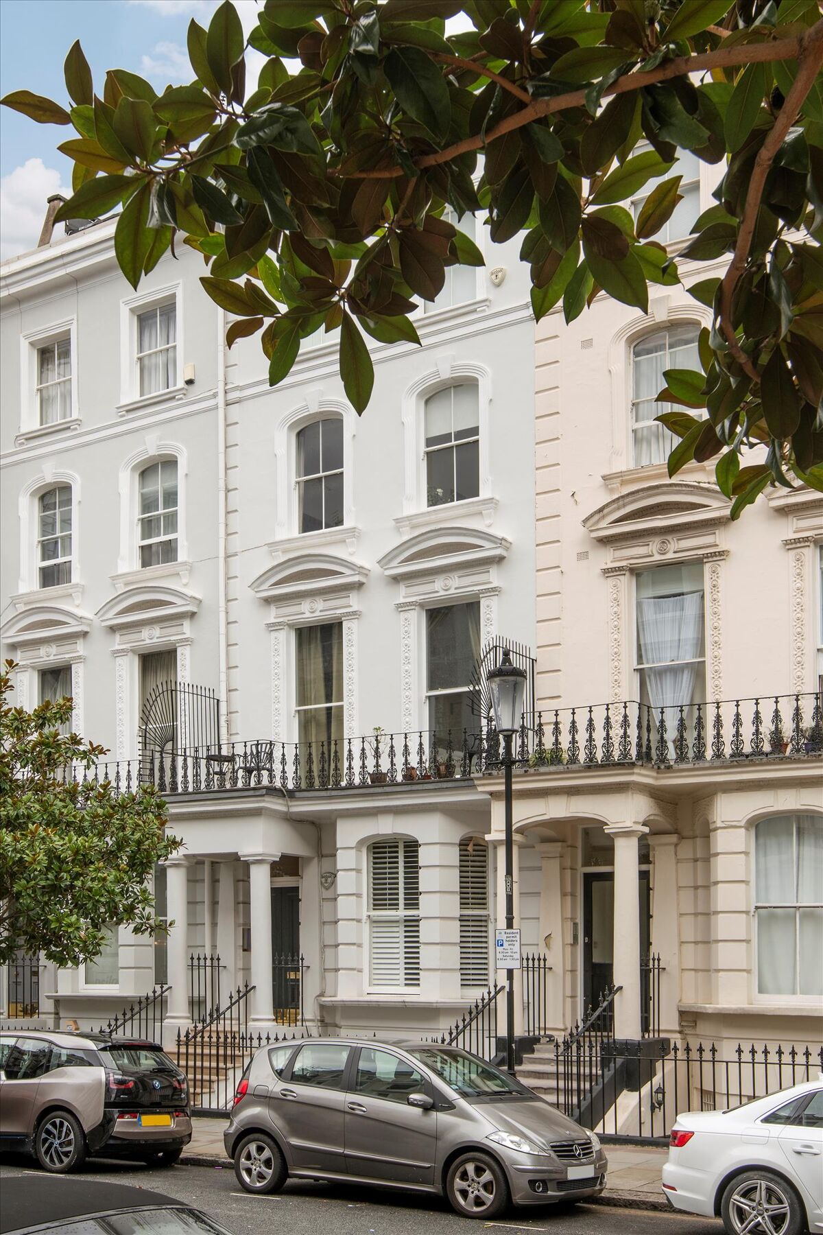 flat for sale in Arundel Gardens, Notting Hill, London, W11