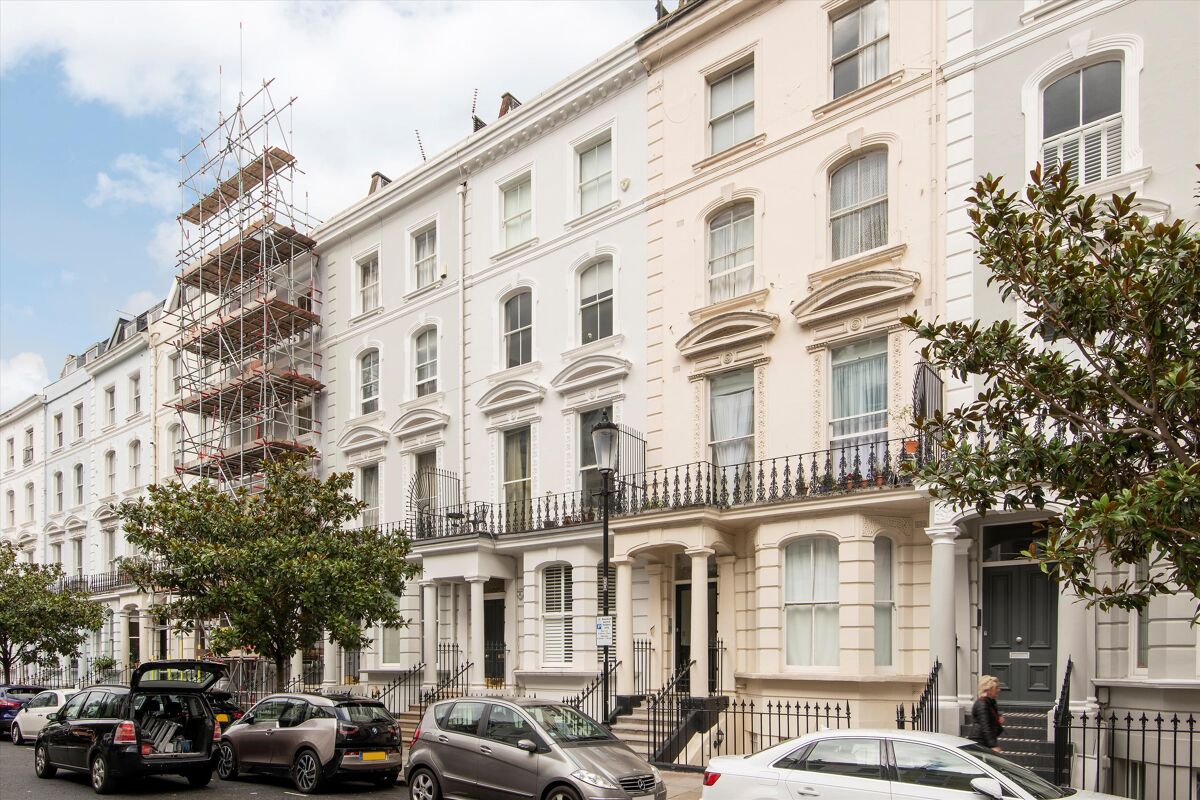 flat for sale in Arundel Gardens, Notting Hill, London, W11