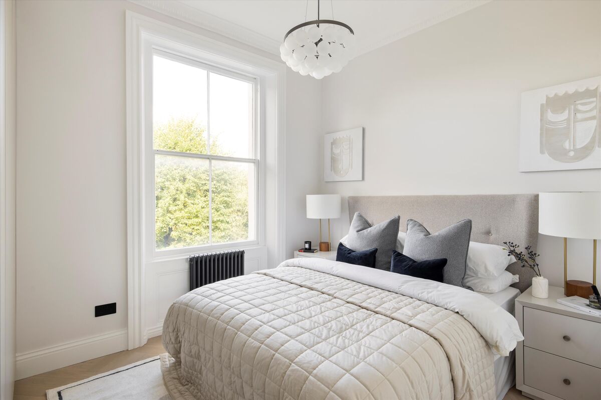 flat for sale in Arundel Gardens, Notting Hill, London, W11
