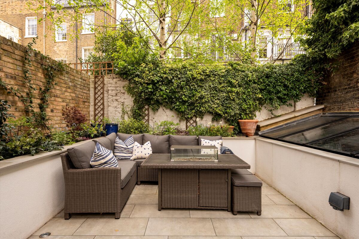 flat for sale in Colville Terrace, Notting Hill, London, W11