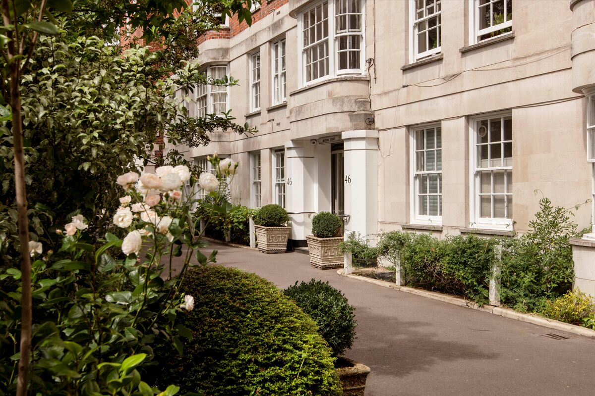 flat for sale in Matlock Court, 46 Kensington Park Road, Notting Hill, London, W11 flat for sale in Matlock Court, 46 Kensington Park Road, Notting Hill, London, W11