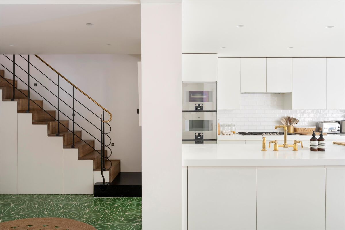 house for sale in Blenheim Crescent, London, W11 NGH012402800