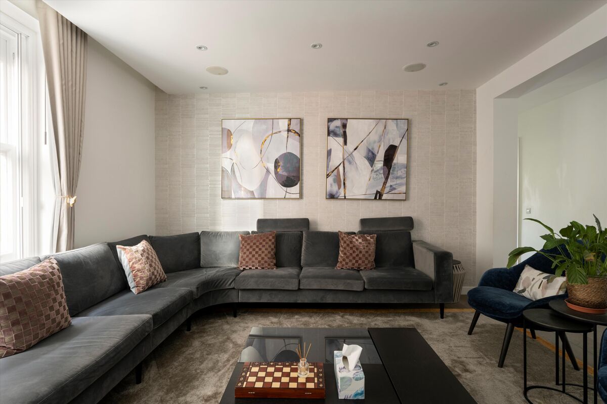 flat for sale in Moscow Road,
