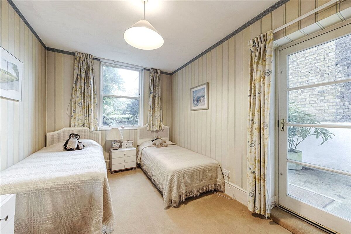 flat for sale in Royal Crescent, Holland Park, Notting Hill, London