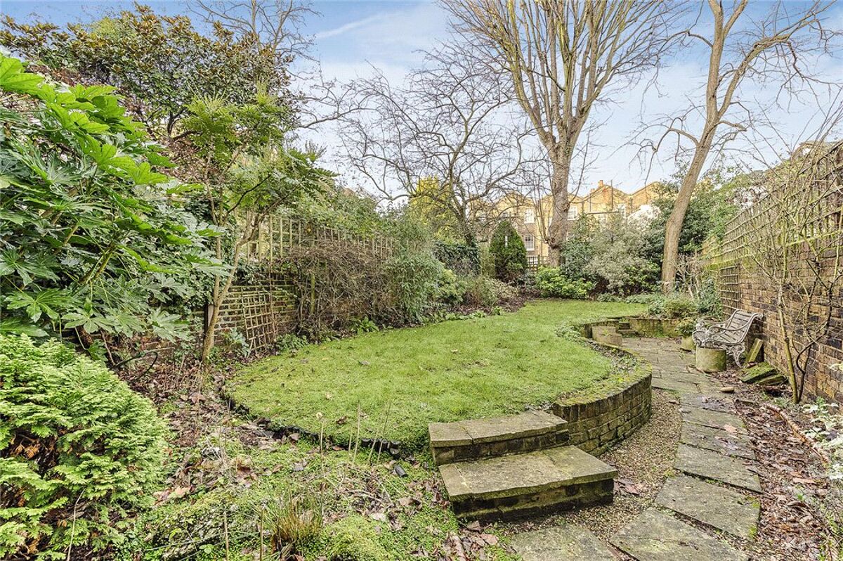 flat for sale in Royal Crescent, Holland Park, Notting Hill, London