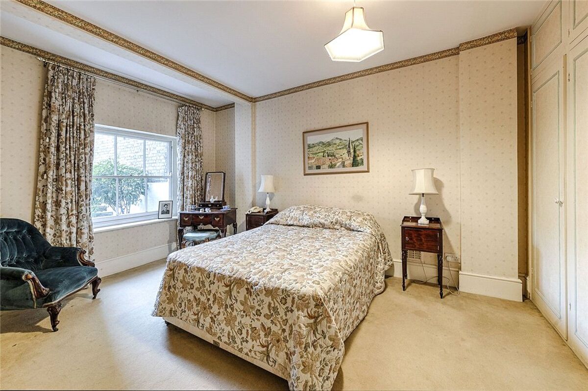 flat for sale in Royal Crescent, Holland Park, Notting Hill, London