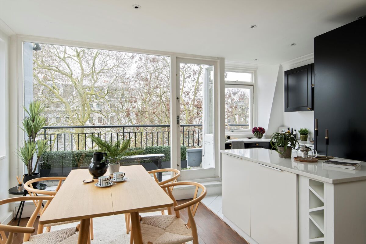 flat for sale in Arundel Court, Arundel Gardens, Notting Hill, London