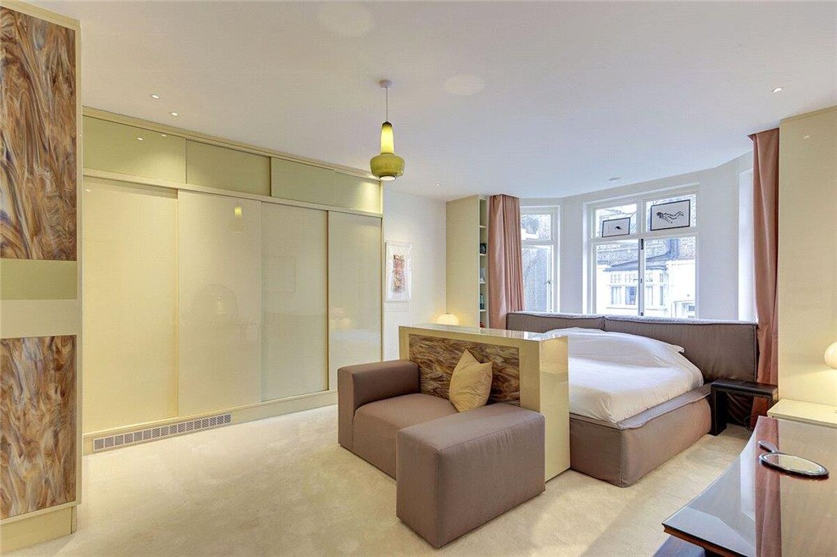 flat for sale in Prince Edward Mansions, Hereford Road, Notting Hill