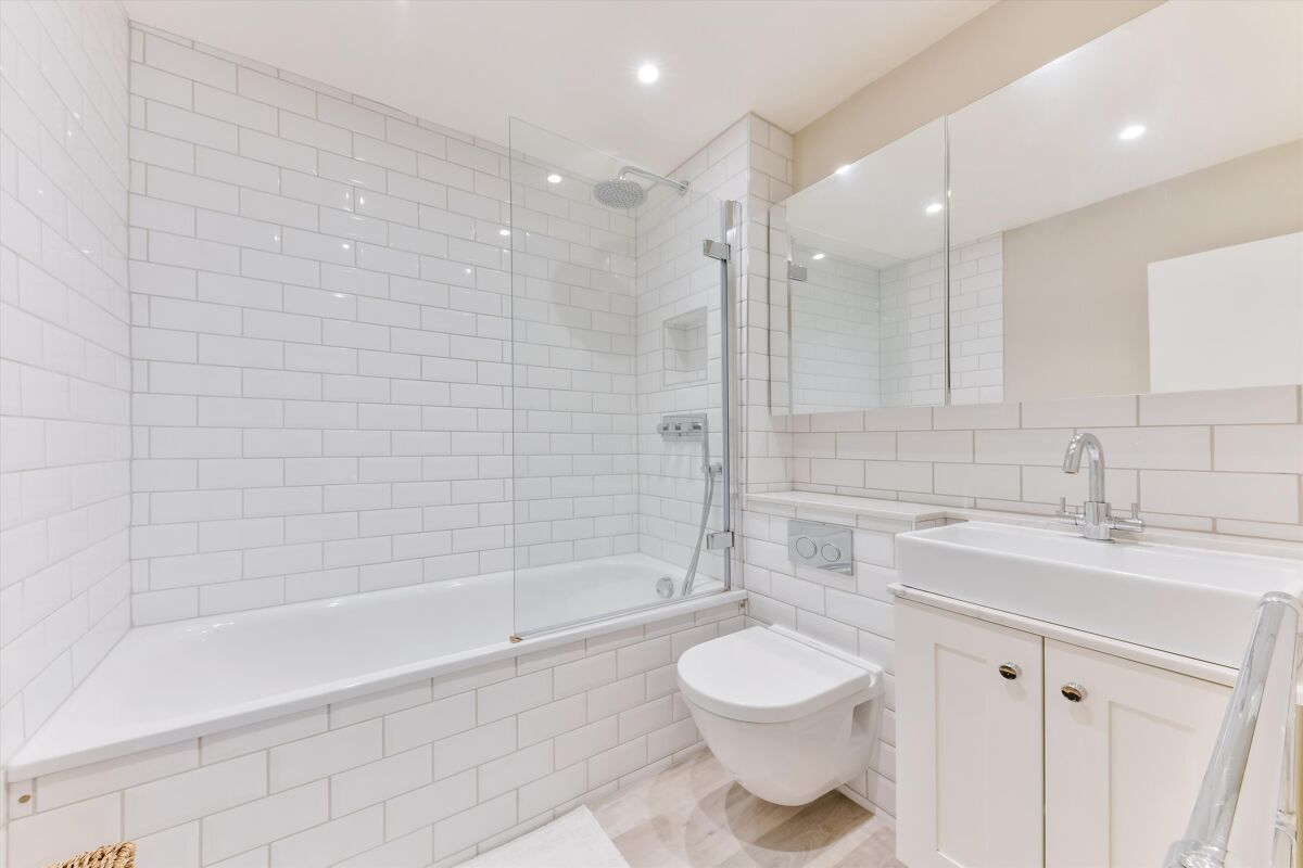 flat to rent in Arundel Court, Arundel Gardens, Notting Hill, London