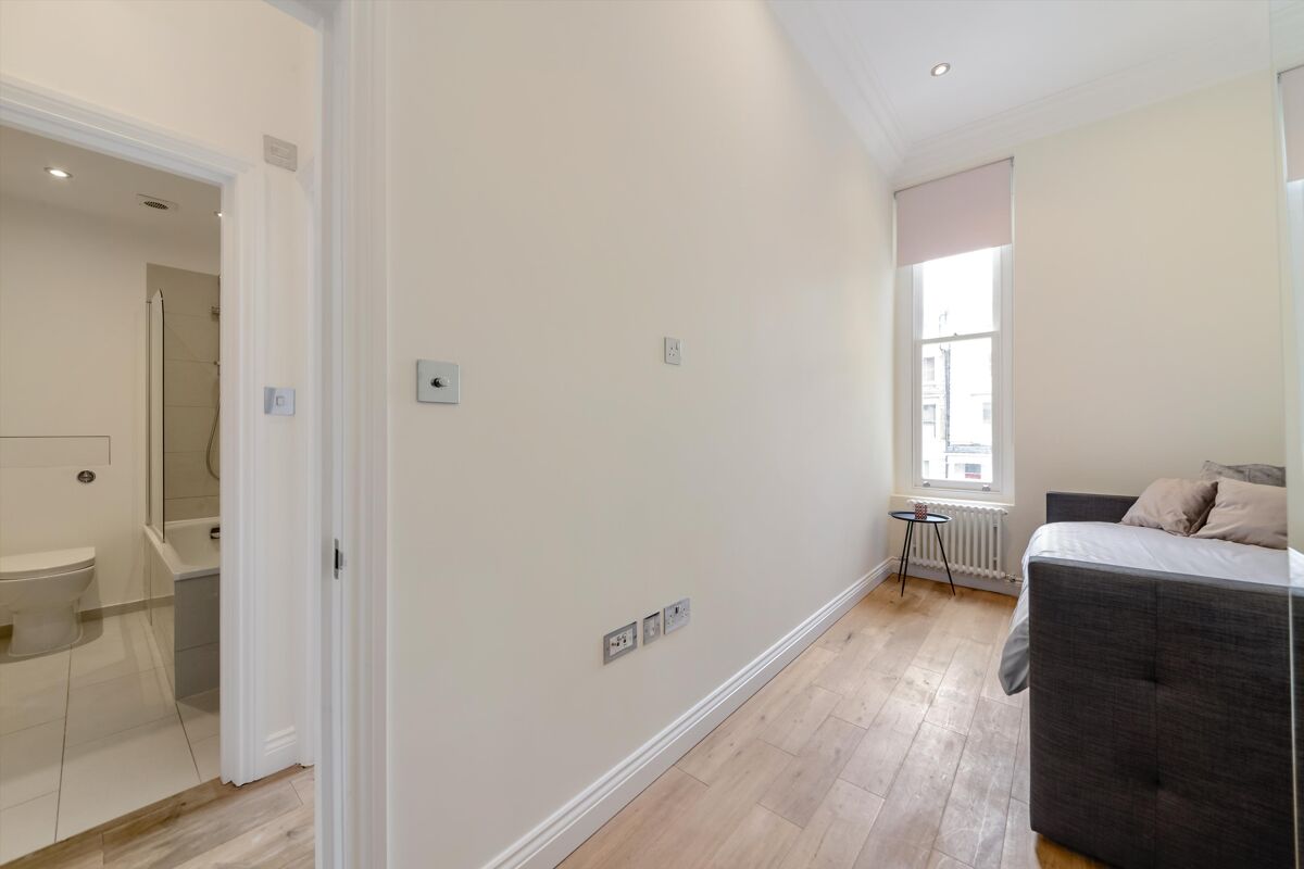 flat to rent in Cambridge Gardens, London, W10 NHQ012066467 Knight