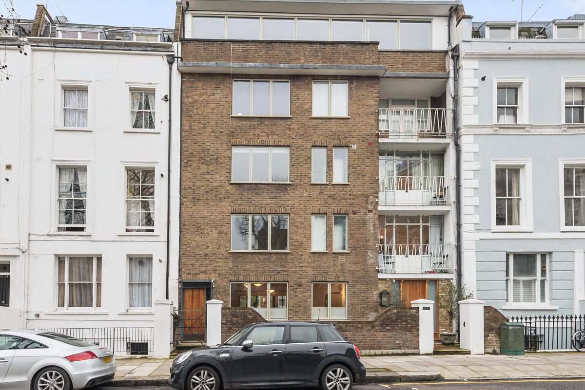 Flat to rent in Cornwall Crescent, Notting Hill, London, W11