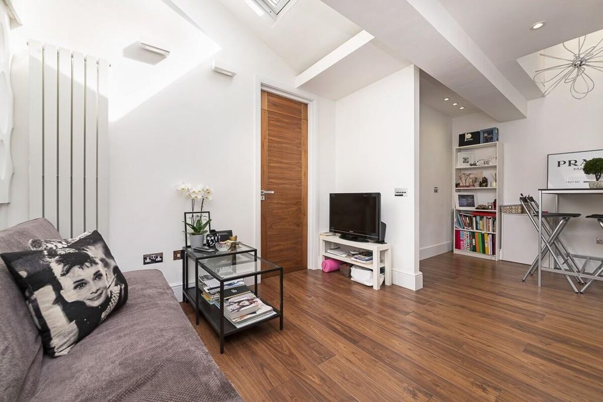 flat to rent in Westbourne Grove, Notting HIll, London, W11