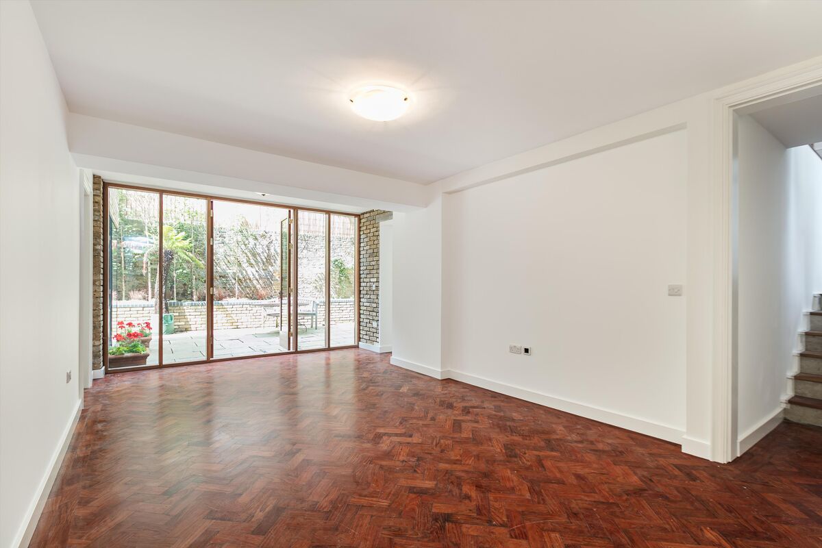 flat to rent in Cornwall Crescent, Notting Hill, London, W11