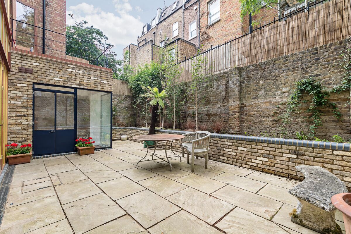 flat to rent in Cornwall Crescent, Notting Hill, London, W11