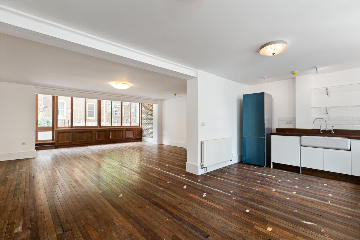 flat to rent in Cornwall Crescent, Notting Hill, London, W11