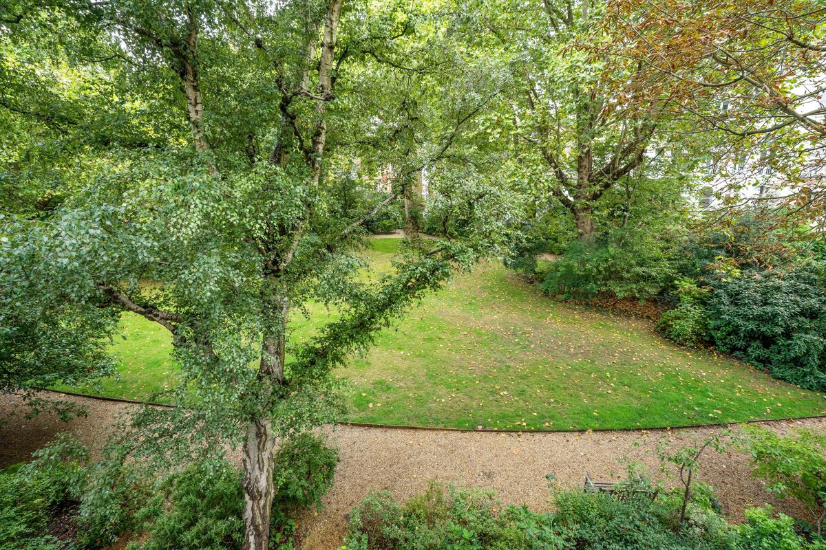 flat to rent in Stanley Crescent, Notting Hill, London W11