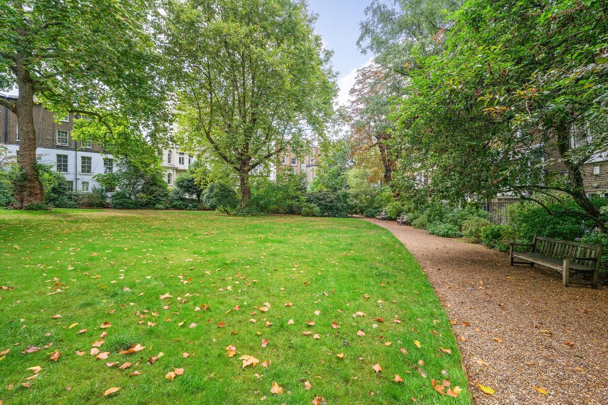 flat to rent in Stanley Crescent, Notting Hill, London W11