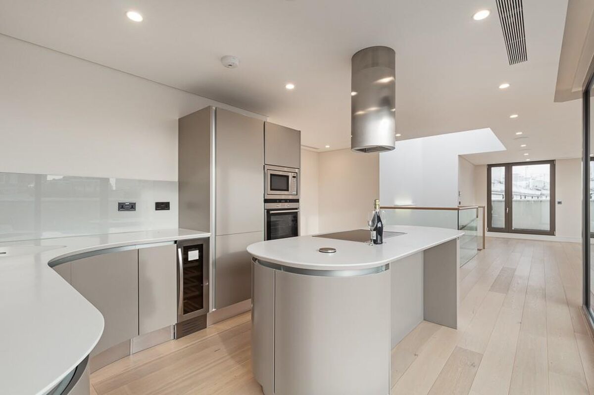 flat to rent in Westbourne Gardens, Bayswater, London, W2