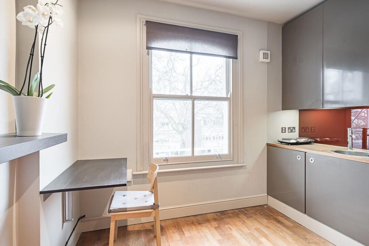 Flat to rent in St Charles Square, Notting Hill, London, W10