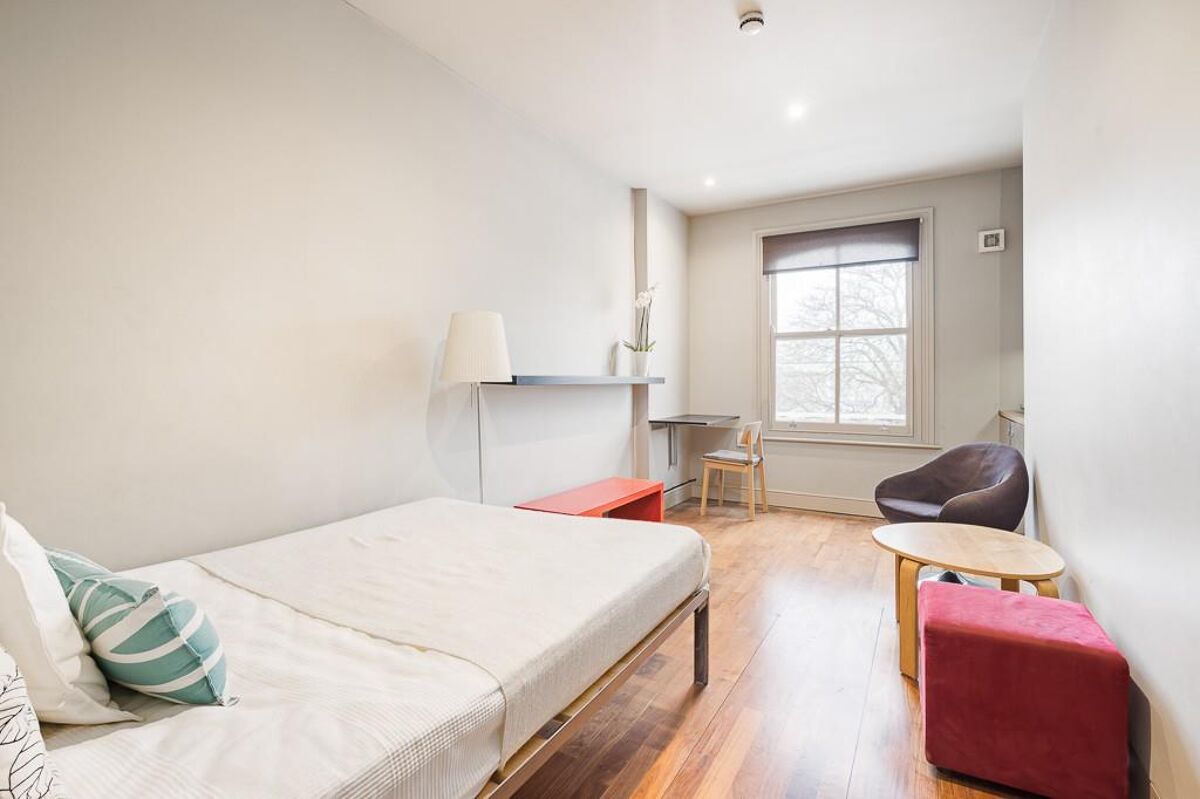 Flat to rent in St Charles Square, Notting Hill, London, W10