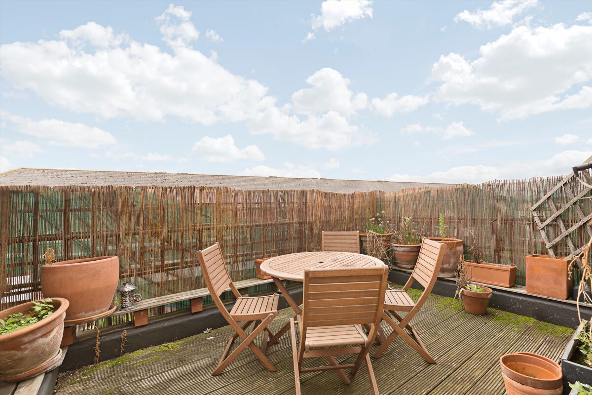 flat to rent in Tavistock Road, Notting Hill, London, W11