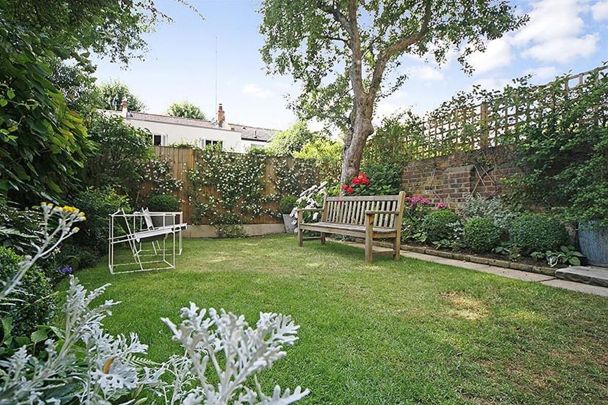 house to rent in Norland Square, Holland Park, London, W11