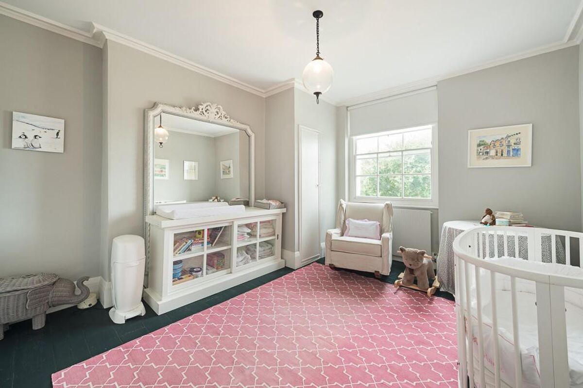 house to rent in Norland Square, Holland Park, London, W11