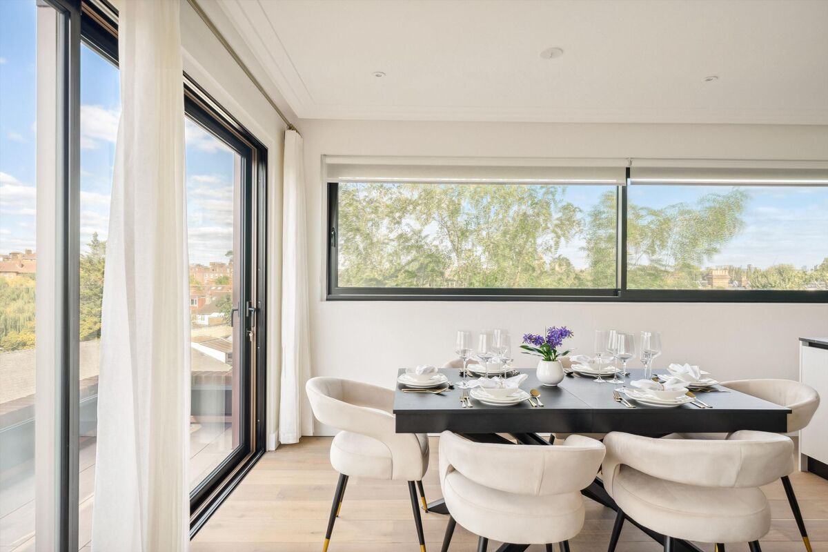 flat to rent in Coronation Court, Brewster Gardens, London, W10