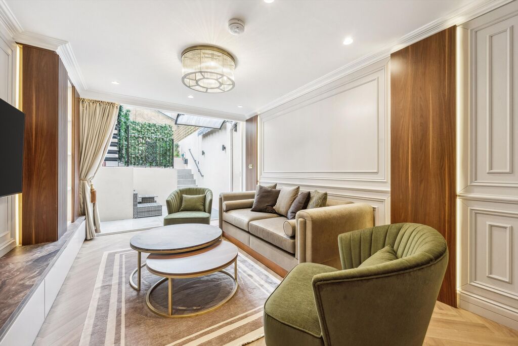 Image of Royal Crescent, London, W11