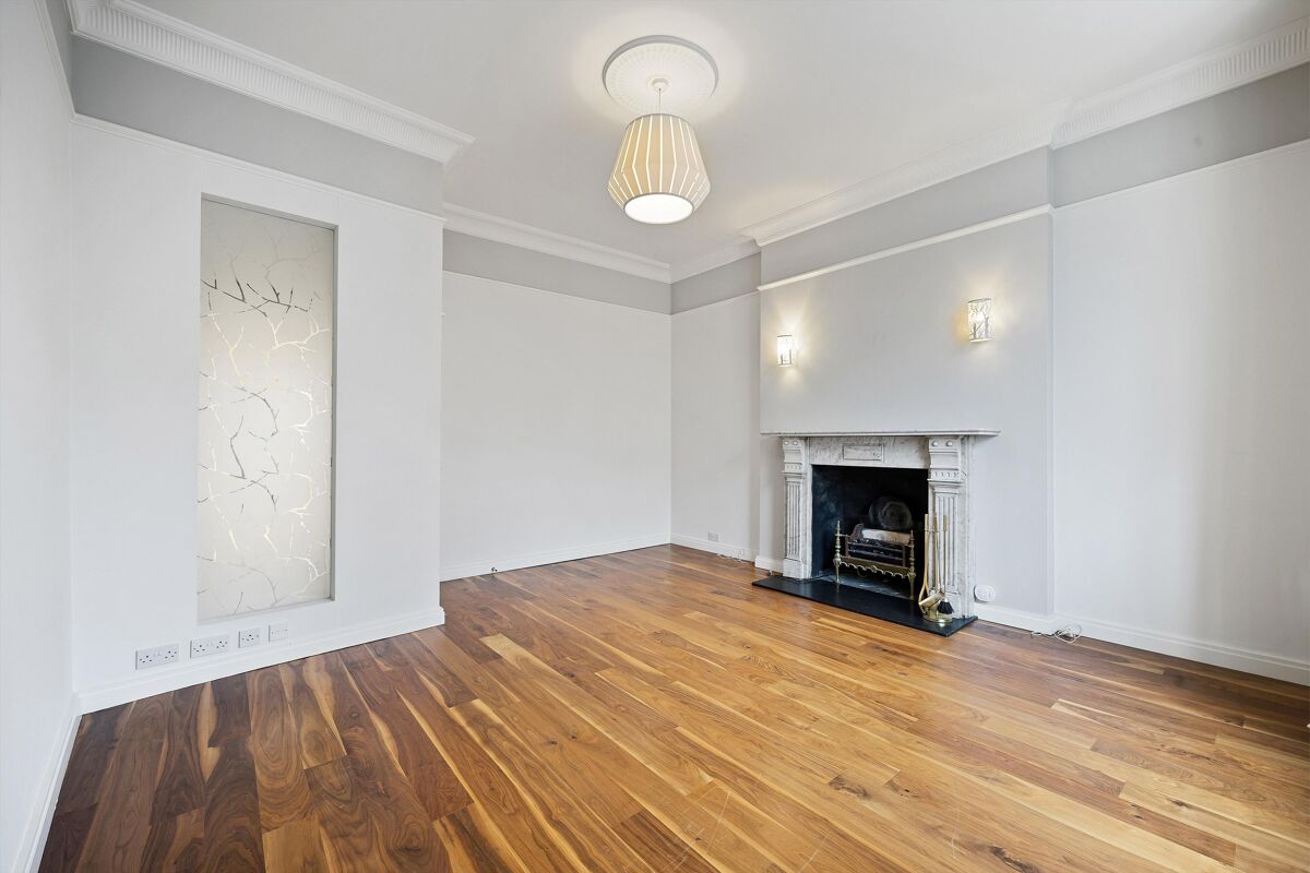 flat to rent in Lansdowne Crescent, Notting Hill, London, W11