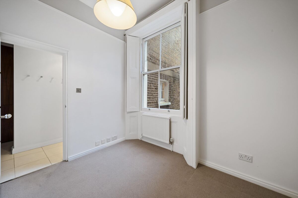 flat to rent in Lansdowne Crescent, Notting Hill, London, W11