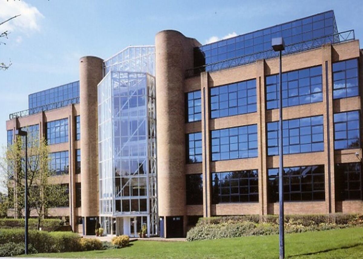 Prime office building to let