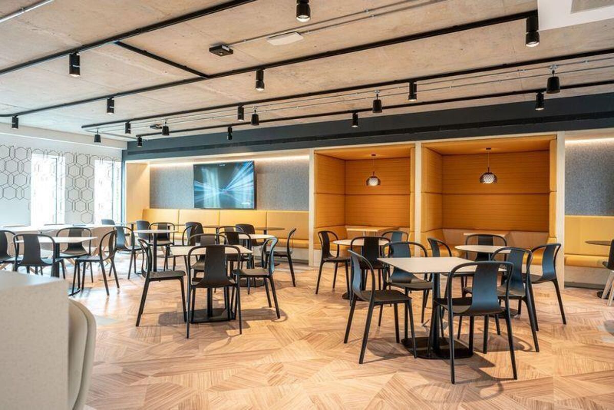 Office to rent in Wellington House, 60/68 Wimbledon Hill Road