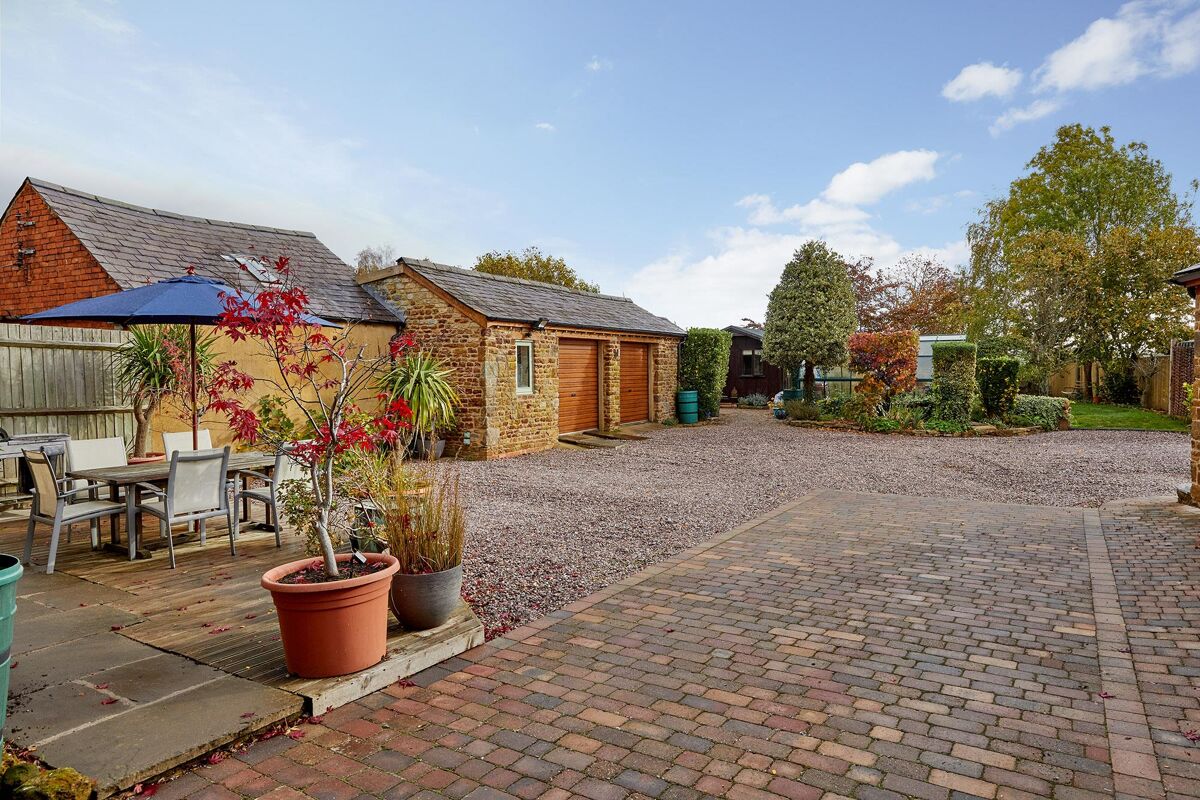 house for sale in Warkworth, Banbury, Oxfordshire/Northamptonshire