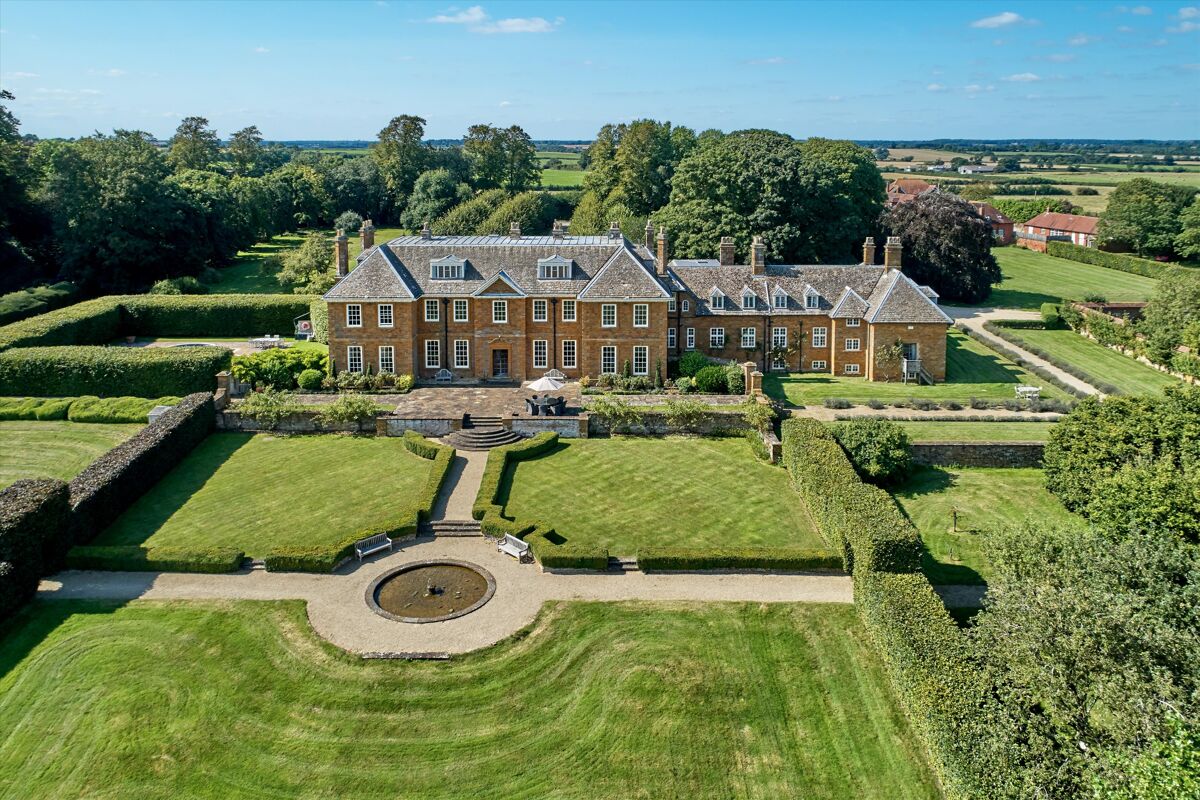 Country Houses for Sale in the UK - Mansions for Sale - Knight Frank (UK)