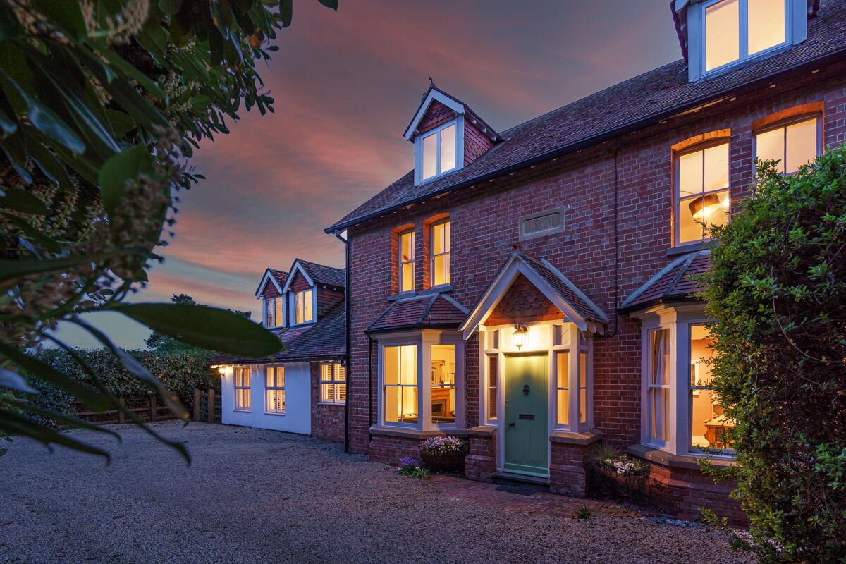 house for sale in Brightwell Baldwin, Watlington, Oxfordshire, OX49 OXF012105248 Knight Frank