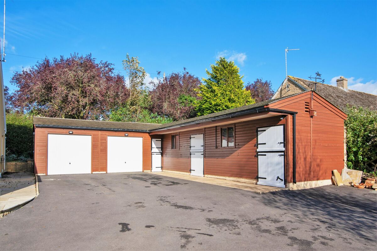 house for sale in Hook Norton, Oxfordshire, OX15 OXF012138802