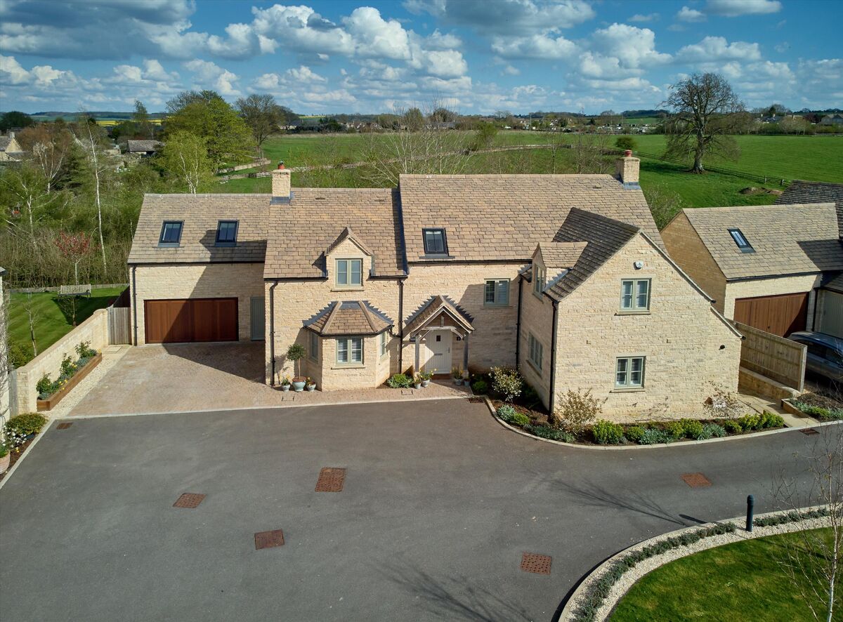 house for sale in Lavender Cottage, ShiptonunderWychwood, Chipping