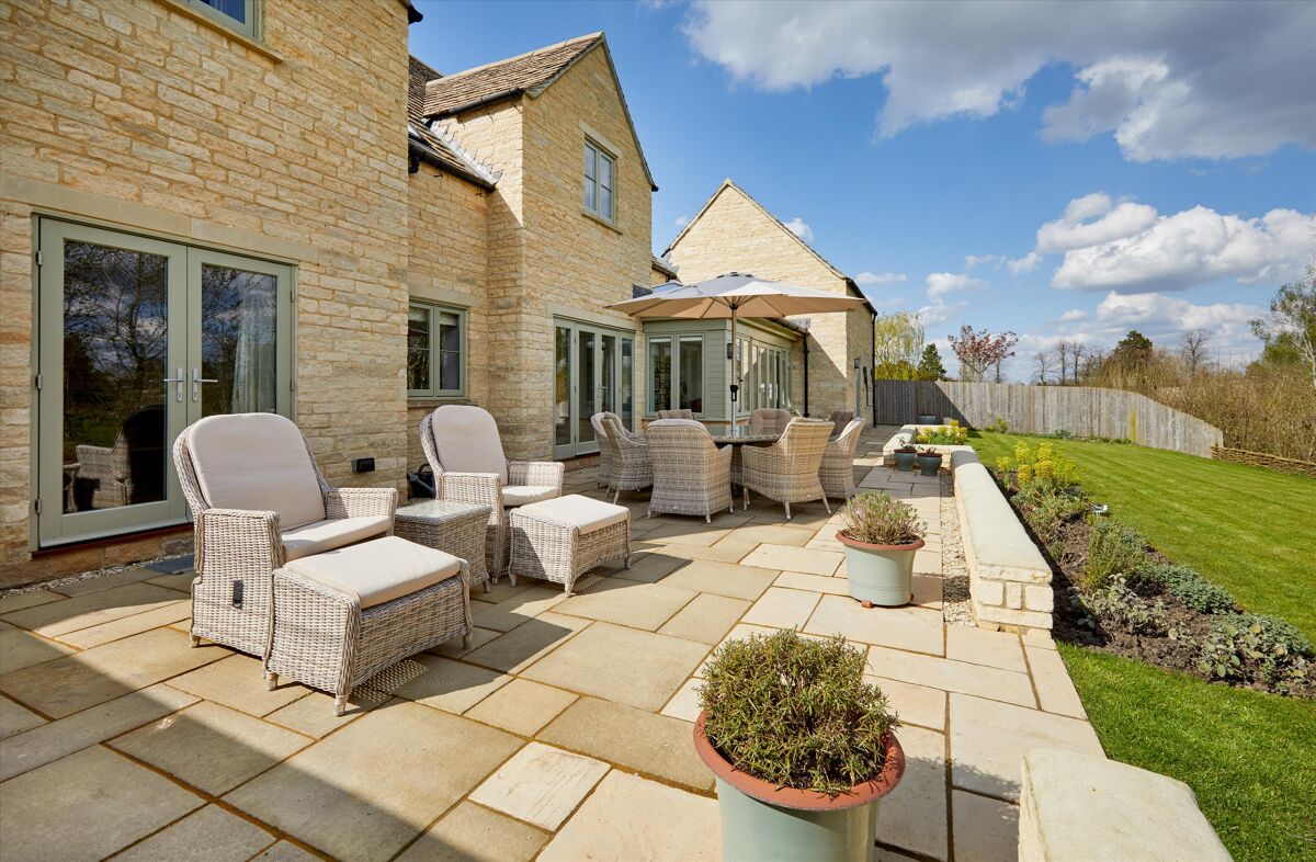 house for sale in Lavender Cottage, ShiptonunderWychwood, Chipping