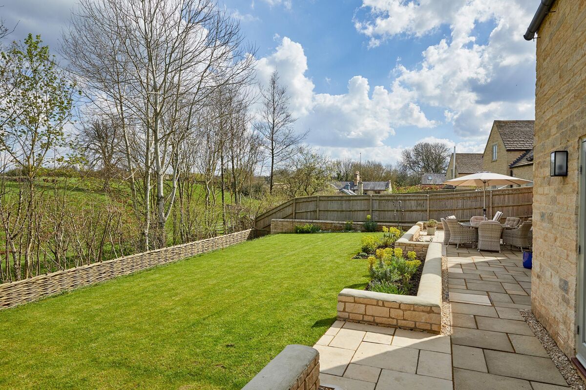 house for sale in Lavender Cottage, ShiptonunderWychwood, Chipping