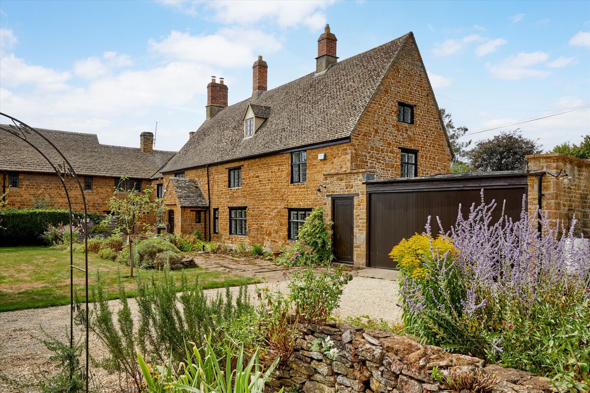 house for sale in Bloxham, Oxfordshire, OX15 OXF012278404 Knight Frank