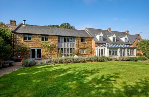 Picture of 5 bedroom house for sale.