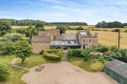 Picture of 5 bedroom farm/estate for sale.