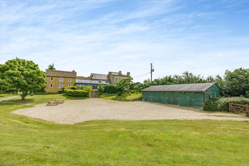 Picture of 5 bedroom farm/estate for sale.