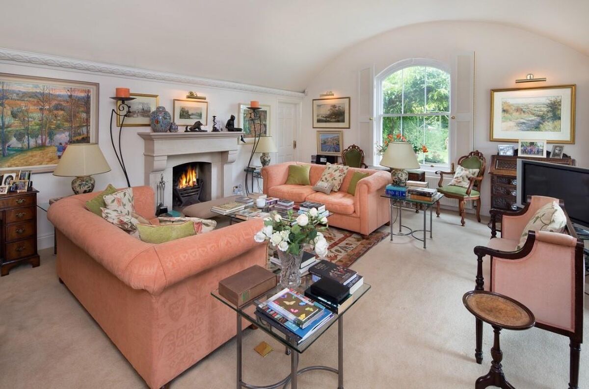 Oxford's Rural Gateway Beckons from Elevated Grounds 6