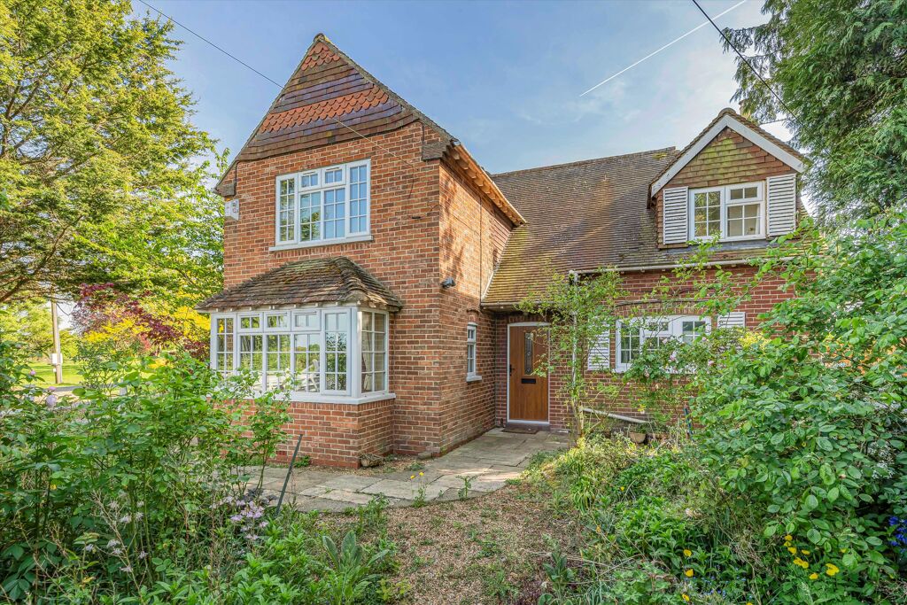 Image of High Street, Tetsworth, Thame, Oxfordshire, OX9