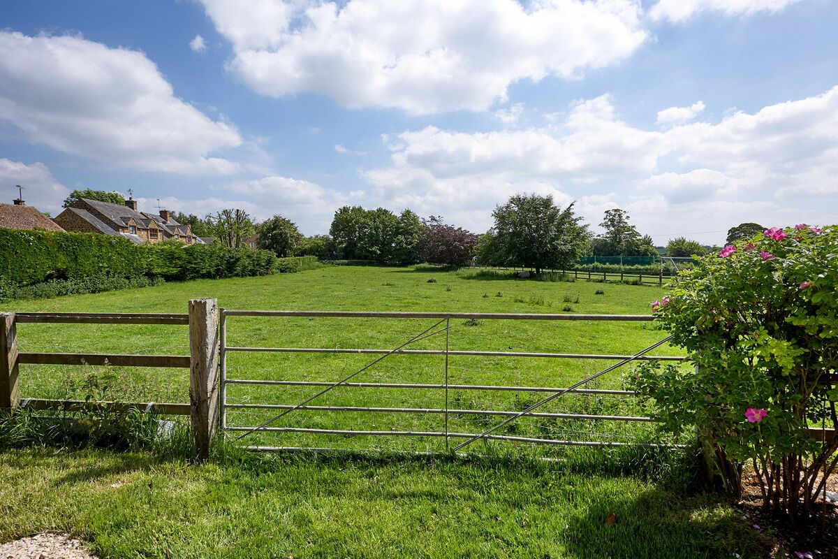 house for sale in Duns Tew, Oxfordshire, OX25 OXF090411 Knight Frank